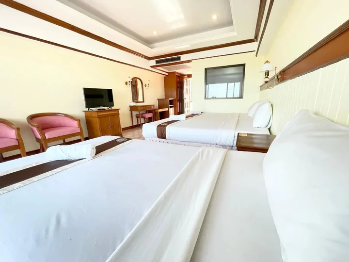Ханом: Supar Royal Beach Hotel