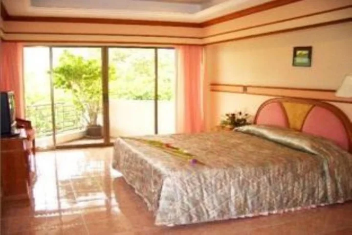 Ханом: Supar Royal Beach Hotel