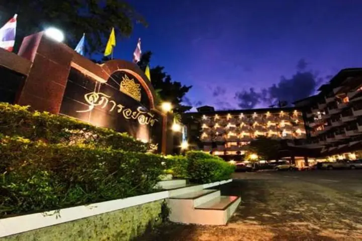 Ханом: Supar Royal Beach Hotel