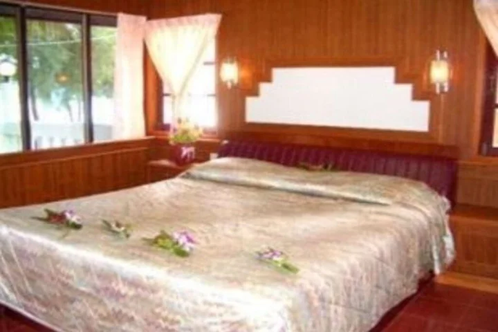 Ханом: Supar Royal Beach Hotel
