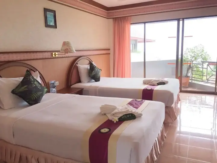 Ханом: Supar Royal Beach Hotel