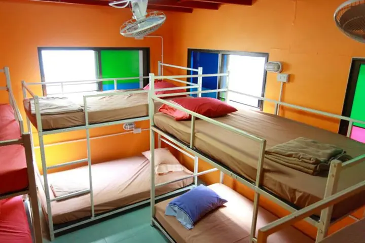 Муанг: i Hostel Phuket