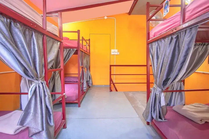 Муанг: i Hostel Phuket