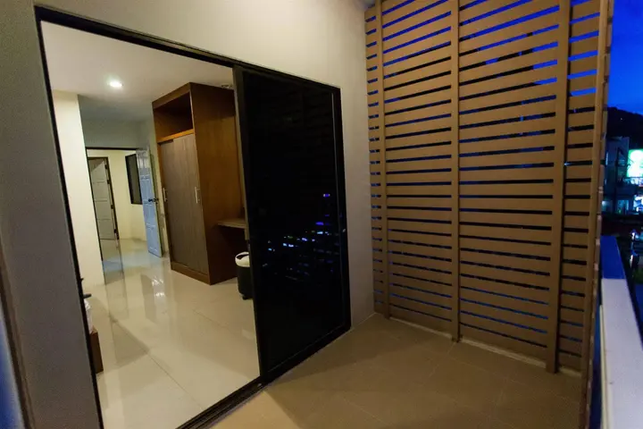 Кату: Abbey Road Hotel
