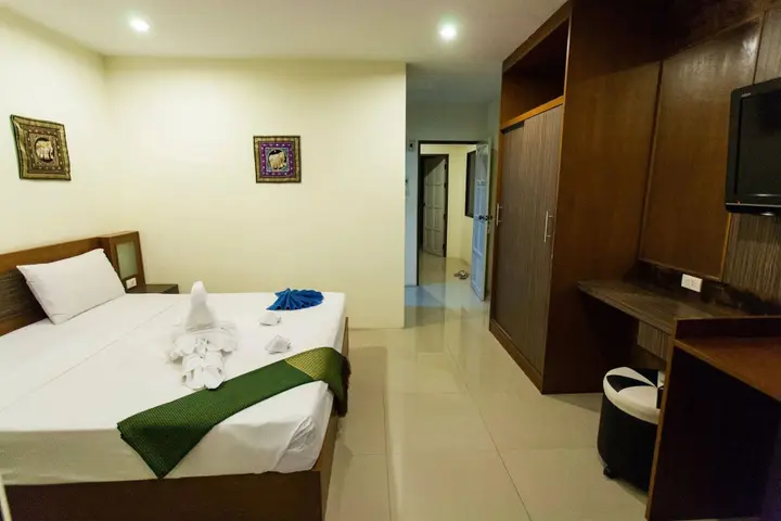 Кату: Abbey Road Hotel