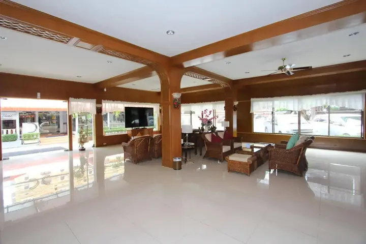 Паттайя: Sabai Inn