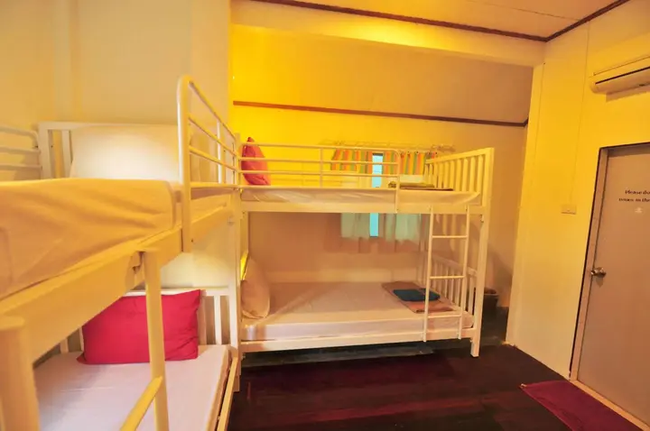 Пхи-Пхи-Дон: October Hostel