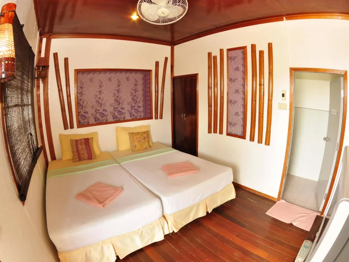 Пхи-Пхи-Дон: October Hostel
