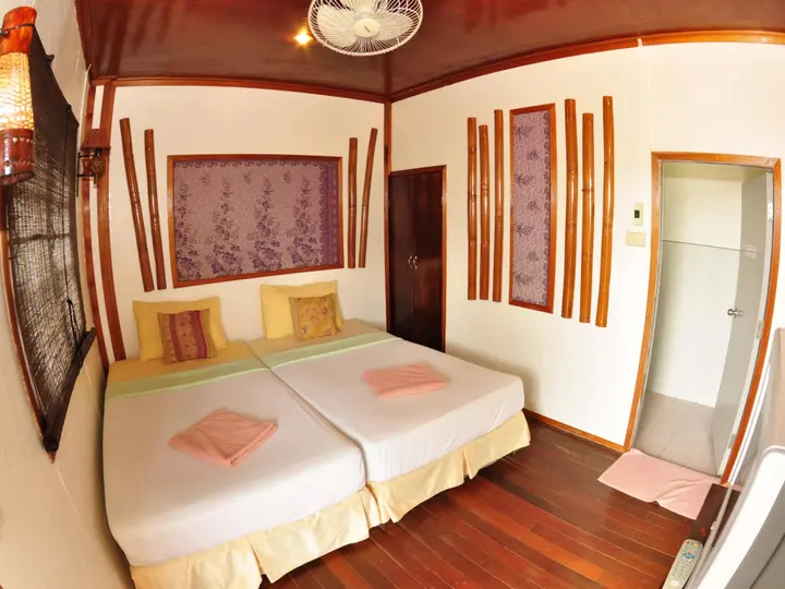 Пхи-Пхи-Дон: October Hostel