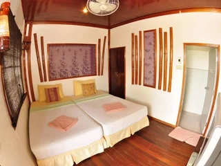 Пхи-Пхи-Дон: October Hostel
