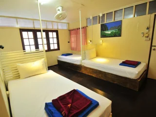 Пхи-Пхи-Дон: October Hostel