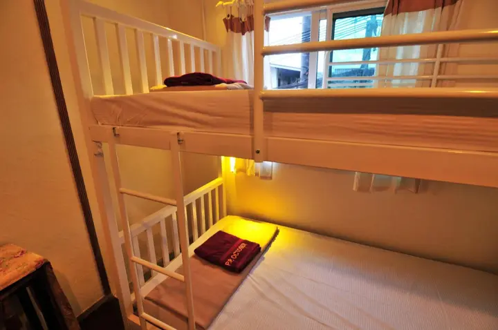 Пхи-Пхи-Дон: October Hostel