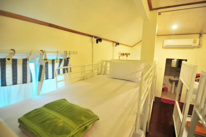 Пхи-Пхи-Дон: October Hostel