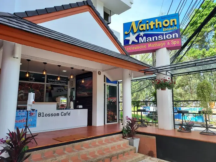 Naithon Beach Mansion — фото 1
