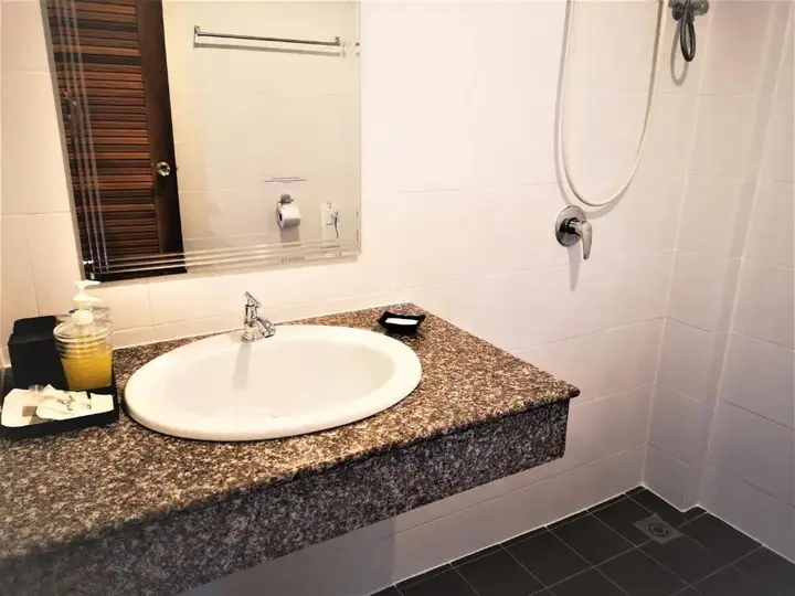 Кату: Seven Seas Hotel
