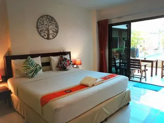 Кату: Seven Seas Hotel