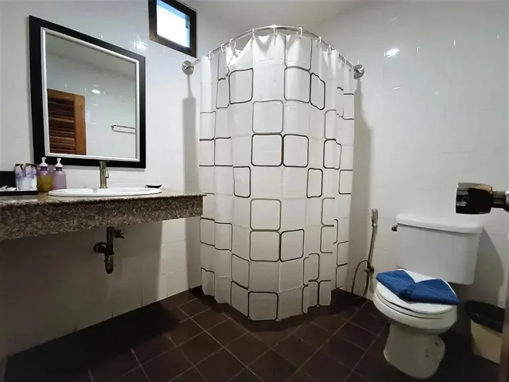 Кату: Seven Seas Hotel