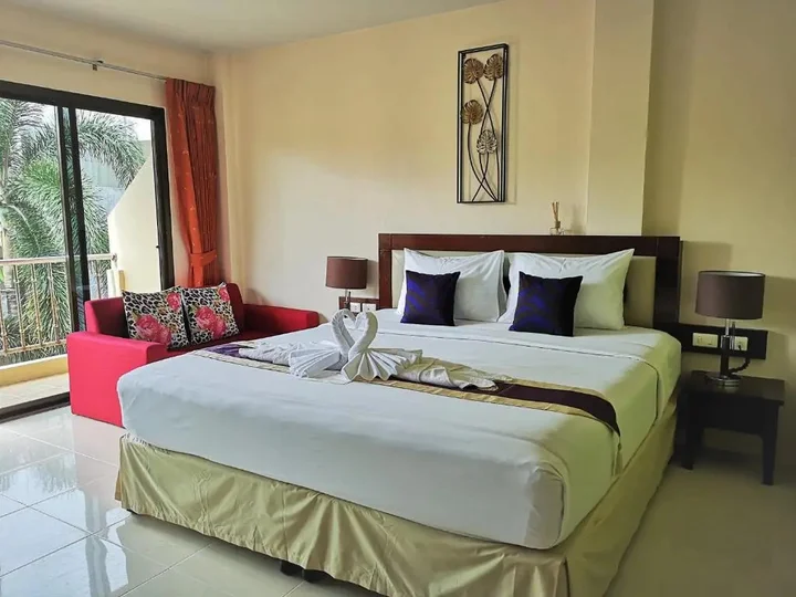 Кату: Seven Seas Hotel