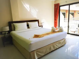Кату: Seven Seas Hotel