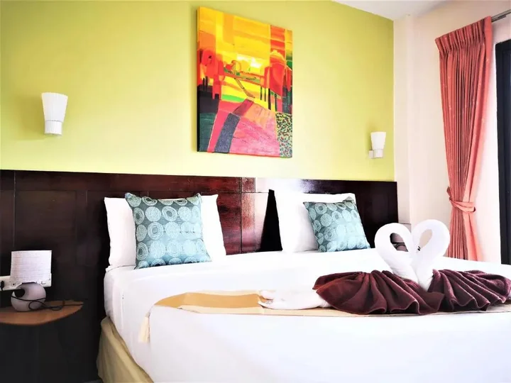 Кату: Seven Seas Hotel