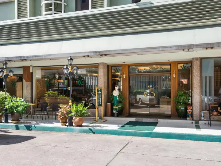 Бангкок: Wall Street Inn