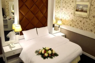 Кхлонг-Янг: Raya Grand Hotel