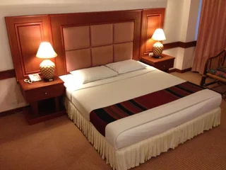 Кхлонг-Янг: Raya Grand Hotel