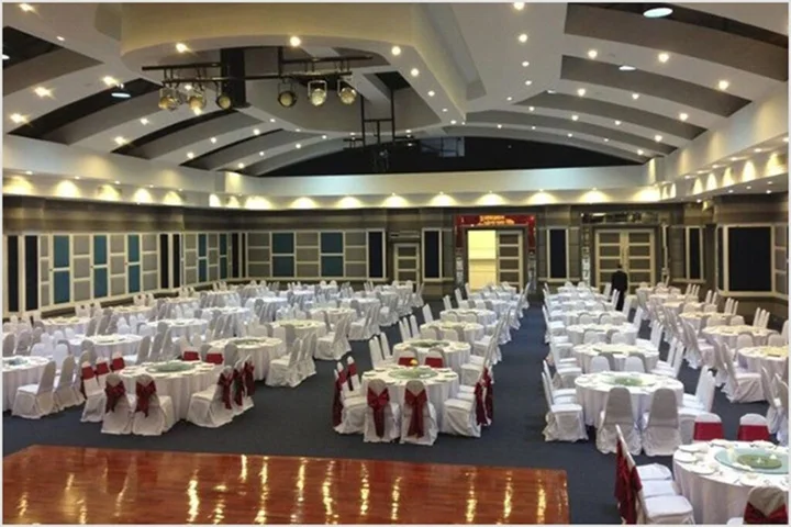 Кхлонг-Янг: Raya Grand Hotel