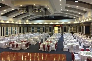 Кхлонг-Янг: Raya Grand Hotel