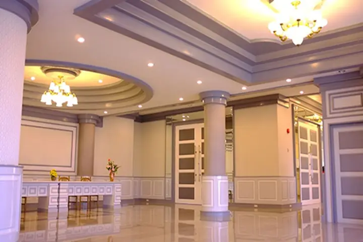 Кхлонг-Янг: Raya Grand Hotel