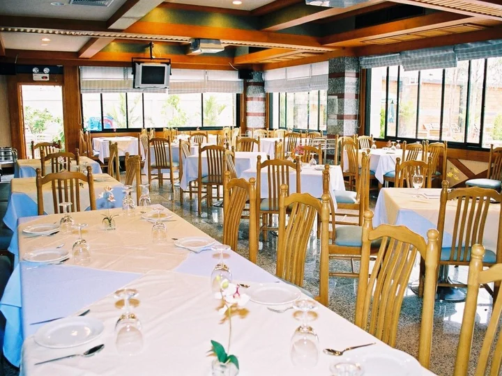 Кхлонг-Янг: Raya Grand Hotel