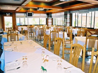 Кхлонг-Янг: Raya Grand Hotel