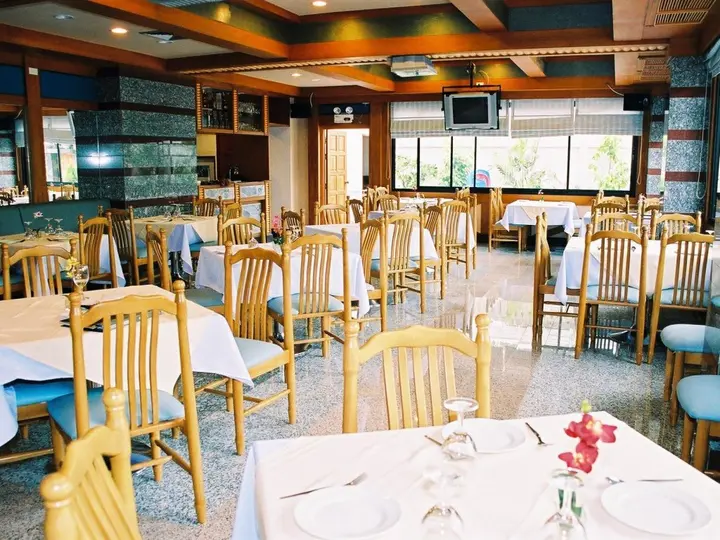 Кхлонг-Янг: Raya Grand Hotel