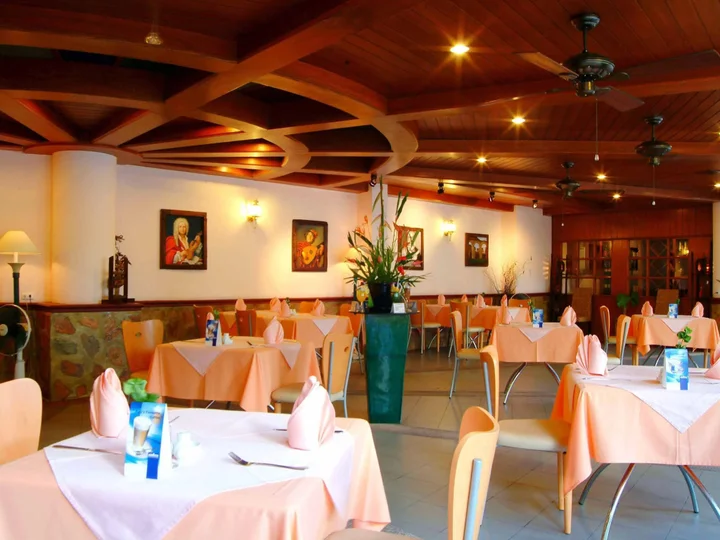 Пхукет: Thara Patong Beach Resort & Spa