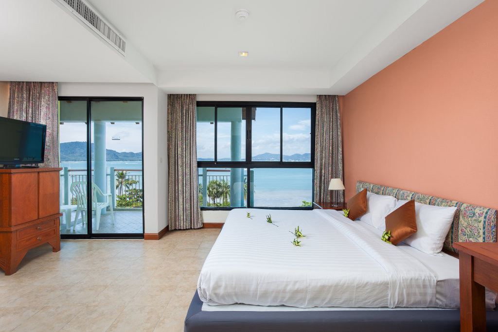Пхукет: By The Sea Hotel