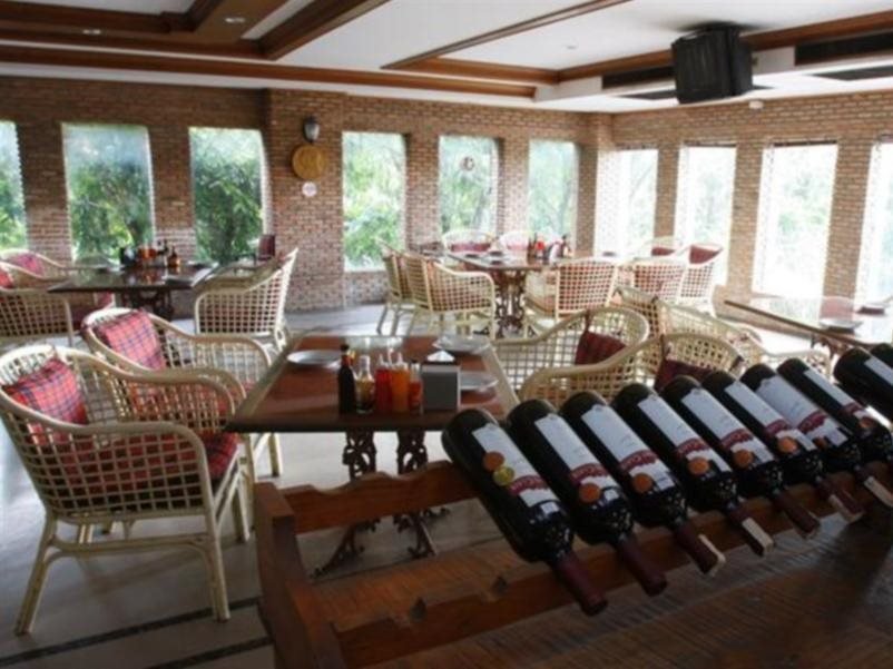 Паккрет: 13 Coins Tower Hotel Tiwanon
