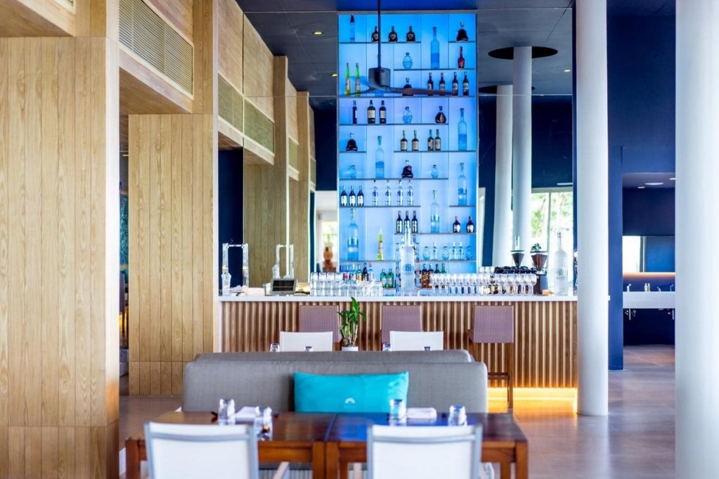 Пхукет: Twinpalms Surin Beach Phuket