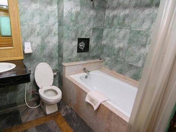 Бангкок: 13 Coins Tower Hotel Ratchada