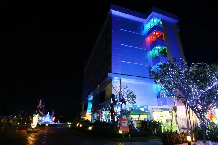 V-One Hotel Korat — фото 1