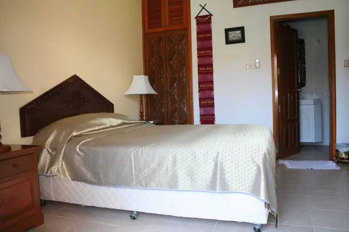 Сам-Рои-Йот: Long Beach Inn
