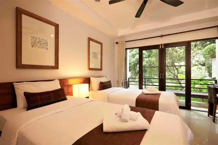 Паи: Yoma hotel