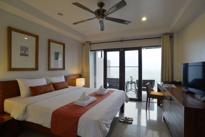 Паи: Yoma hotel