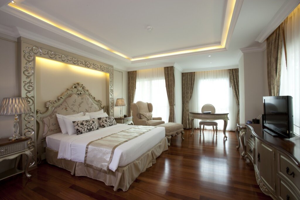 Паттайя: LK The Empress Pattaya