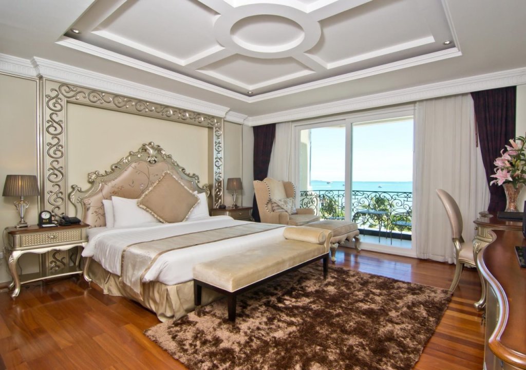 Паттайя: LK The Empress Pattaya