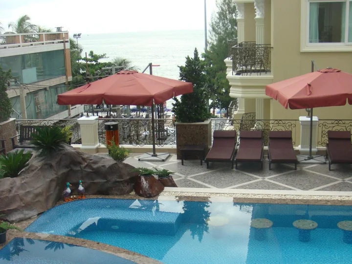 Паттайя: LK The Empress Pattaya