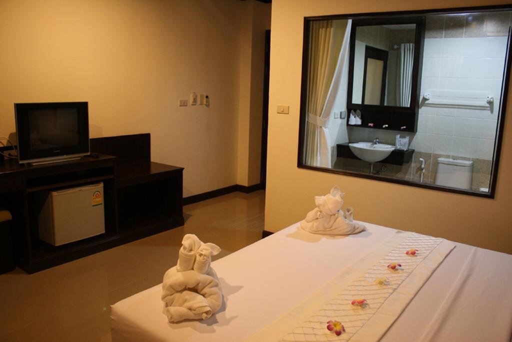 Кату: Santi White House Patong Hotel