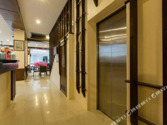 Кату: Siam Hotel