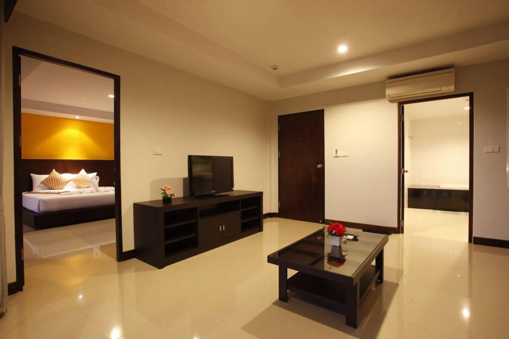 Муанг: Nize Hotel