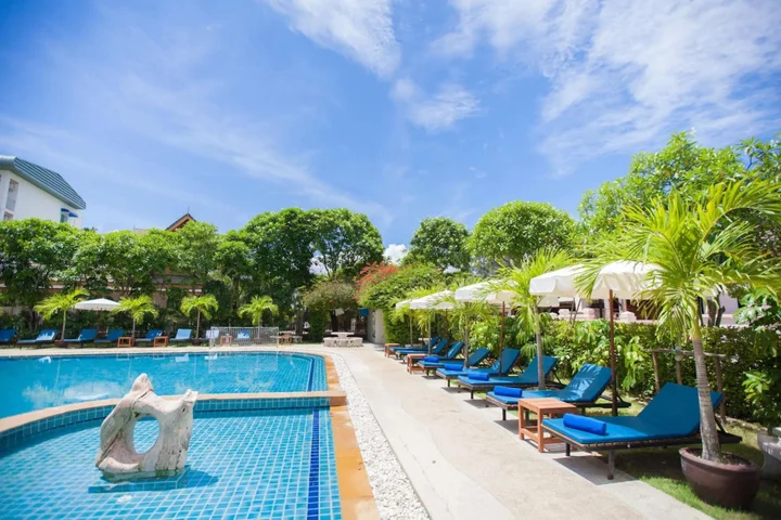 Пхукет: Chalong Beach Hotel Phuket
