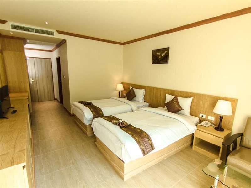 Пхукет: Airport Beach Hotel Phuket